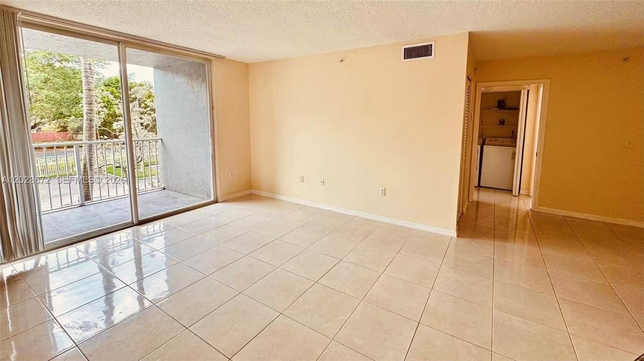 631 Sw 111th Ln #205 - Photo 4 of 10