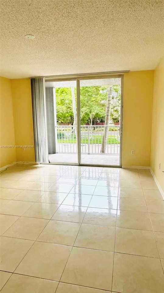 631 Sw 111th Ln #205 - Photo 5 of 10