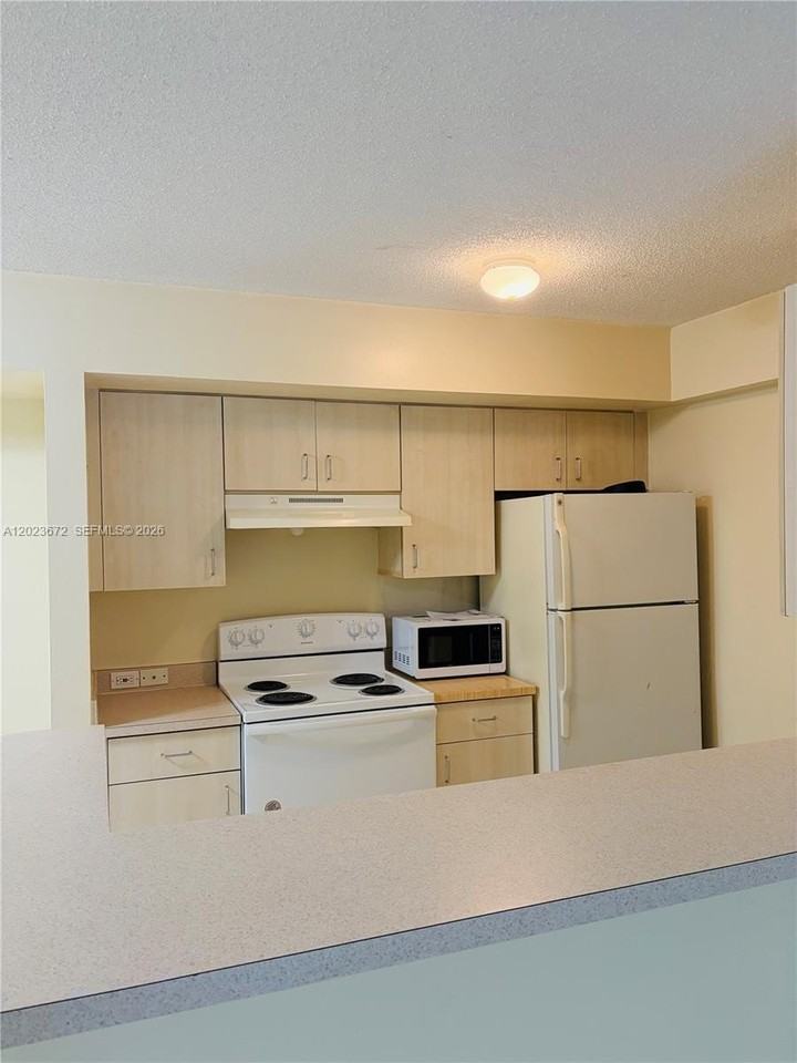 631 Sw 111th Ln #205 - Photo 7 of 10