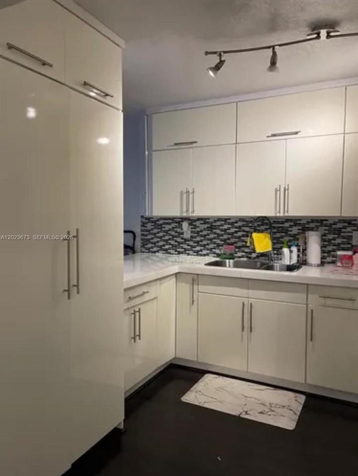 1810 W 56th St #3414 - Photo 4 of 18
