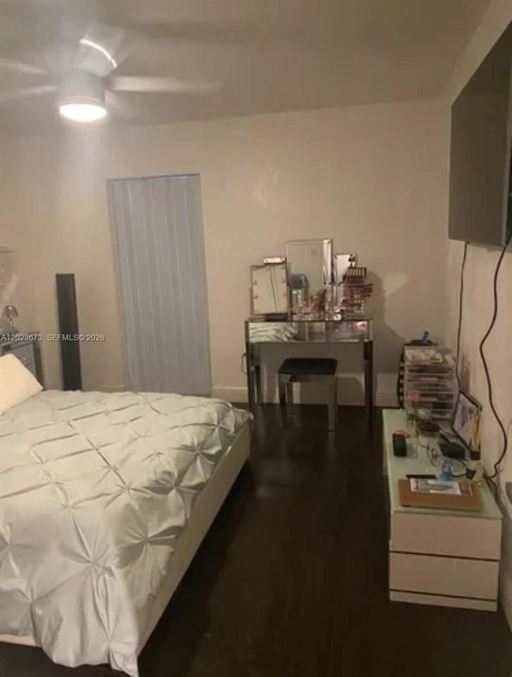1810 W 56th St #3414 - Photo 7 of 18