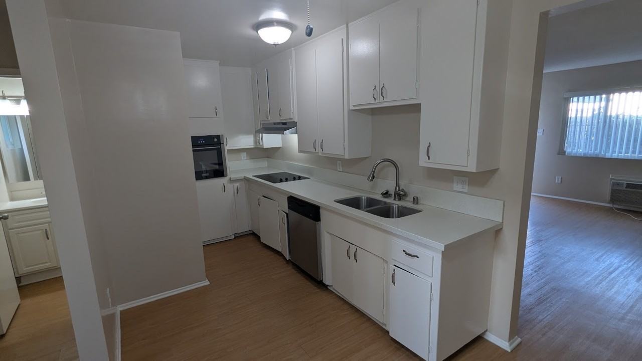 943 Fairview Ave - Photo 3 of 16