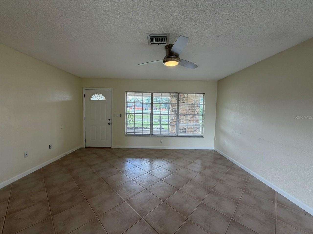 8531 Sydney Ave - Photo 5 of 24