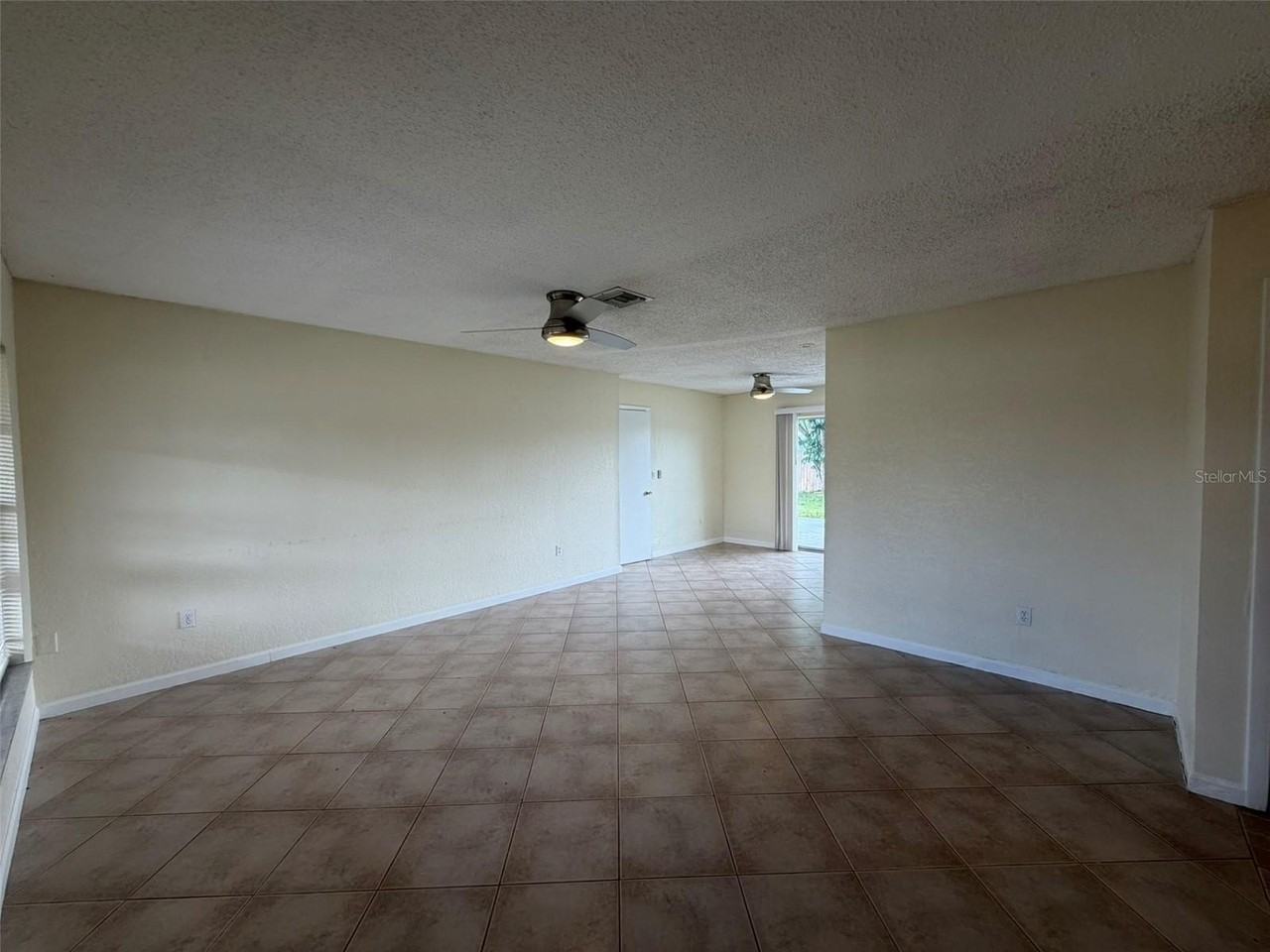 8531 Sydney Ave - Photo 6 of 24