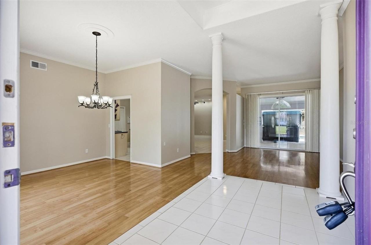 20 Woodford Ln - Photo 4 of 50