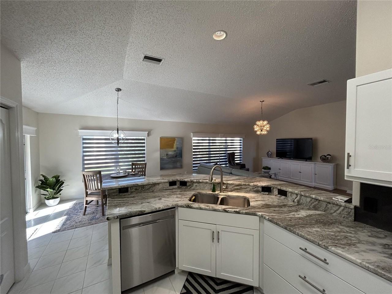 3057 Saint Thomas Ln - Photo 5 of 13