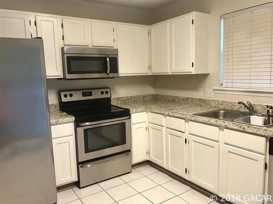 5127 Sw 94th St - Photo 6 of 15