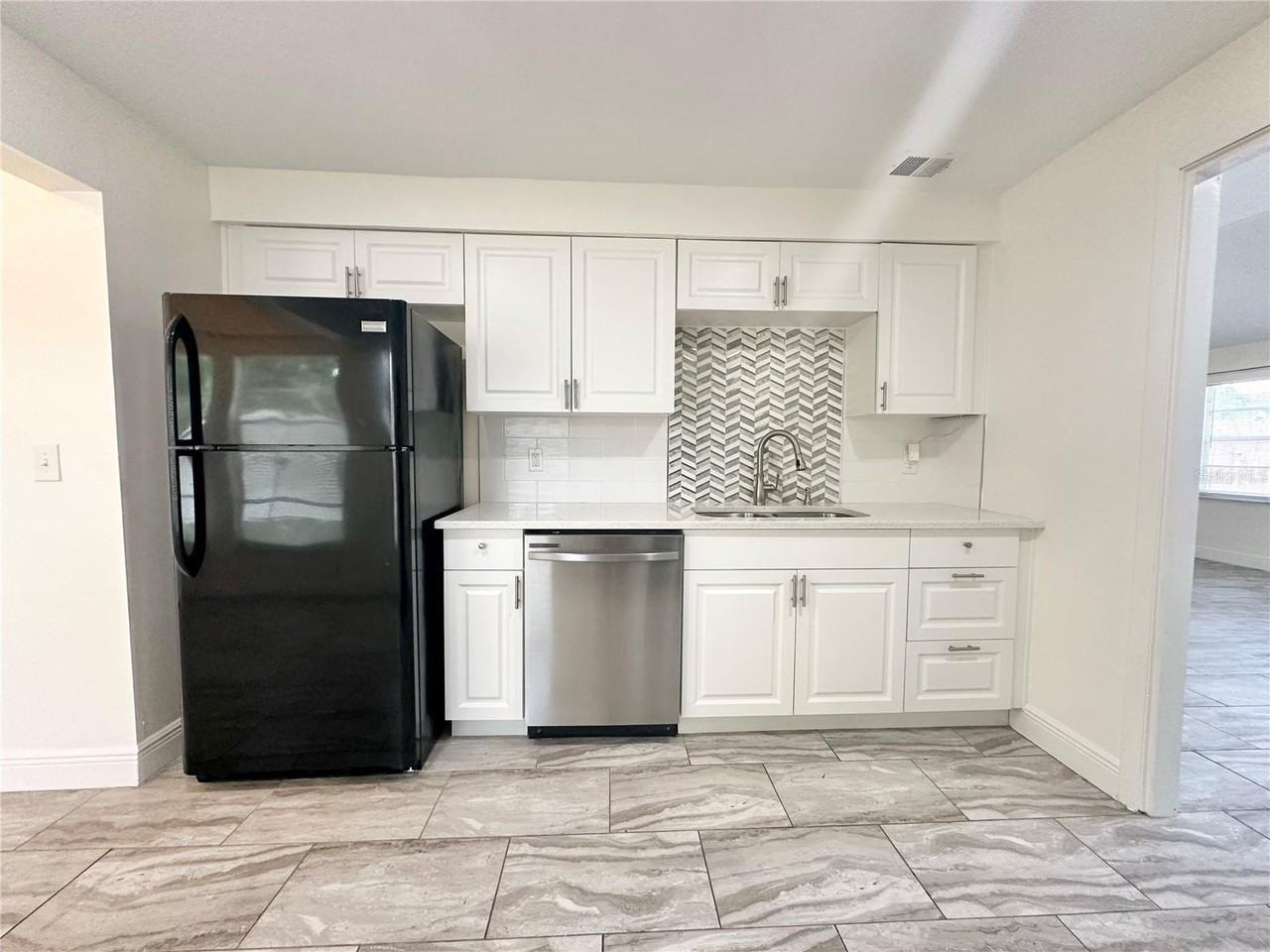 122 S Bulova Dr - Photo 3 of 43