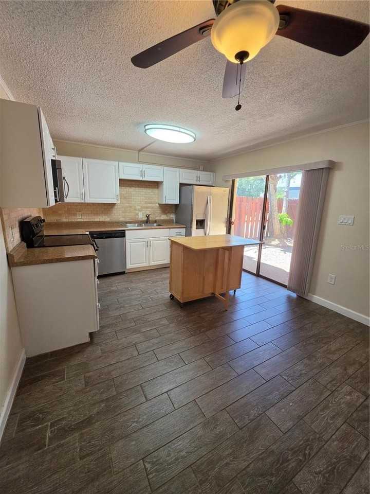 3824 Saxon Dr - Photo 5 of 38