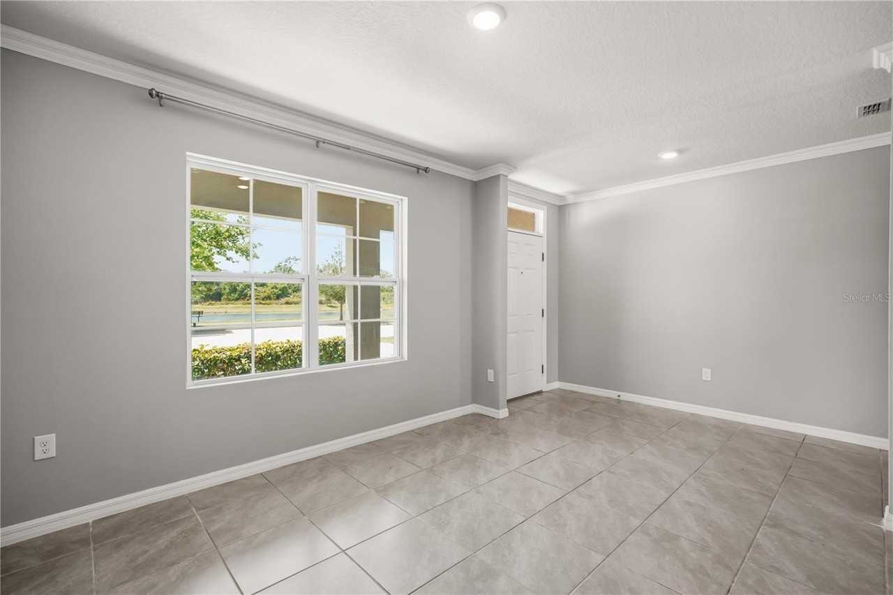 1711 Setter Ave - Photo 4 of 40