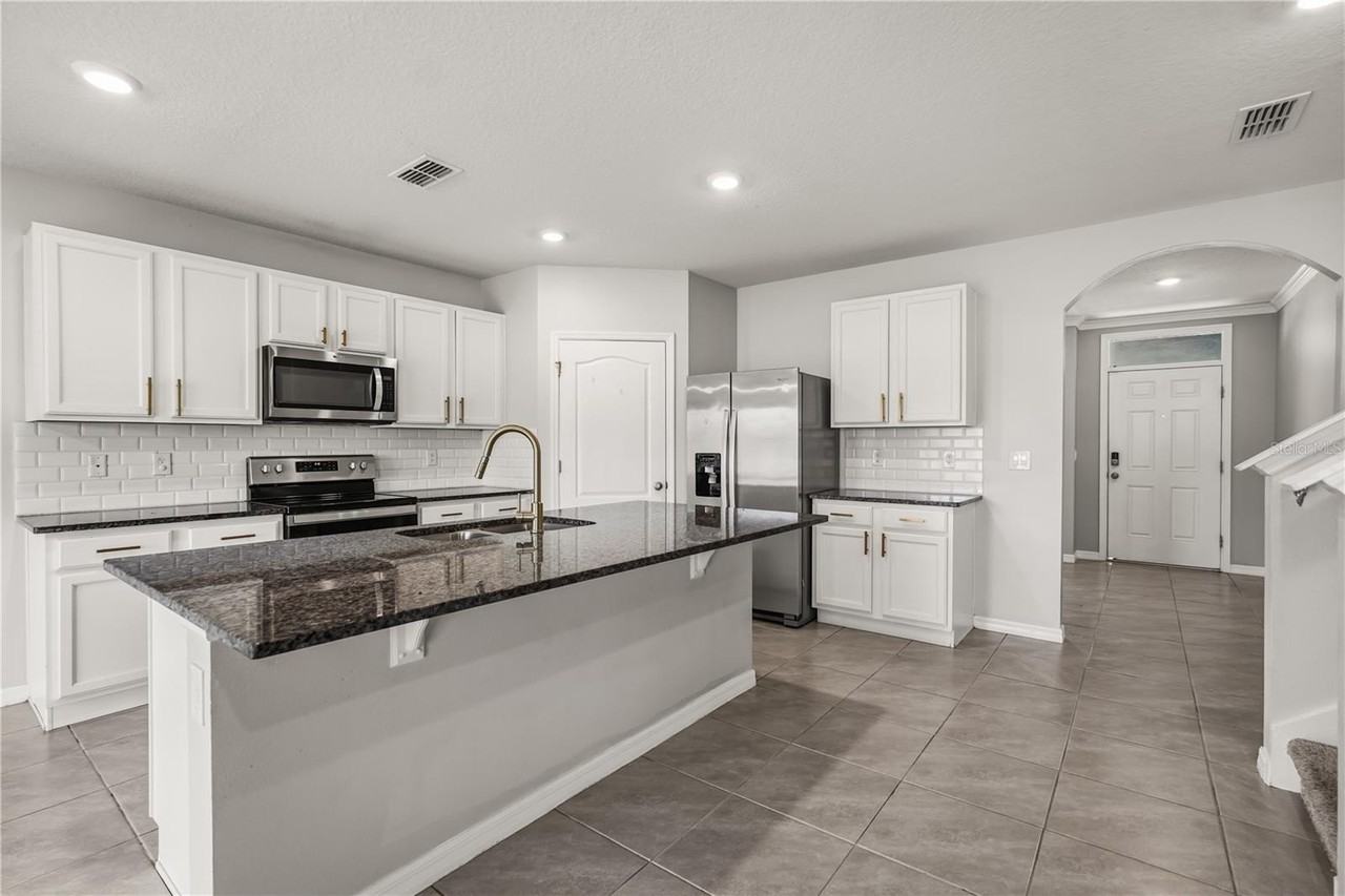 1711 Setter Ave - Photo 6 of 40
