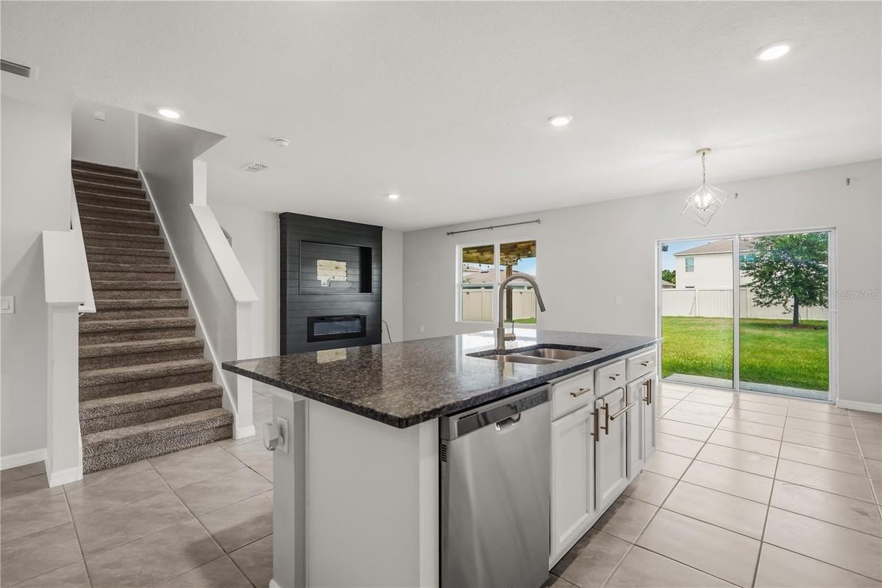 1711 Setter Ave - Photo 7 of 40