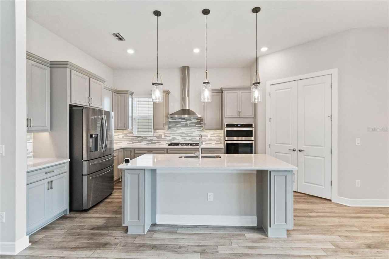13823 Tybee Beach Ln - Photo 6 of 24
