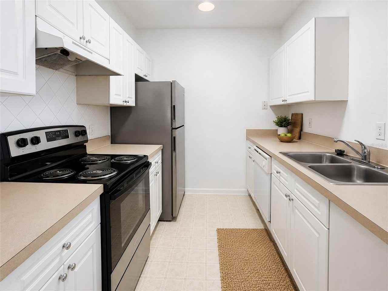 18001 Richmond Place Dr #523 - Photo 4 of 10