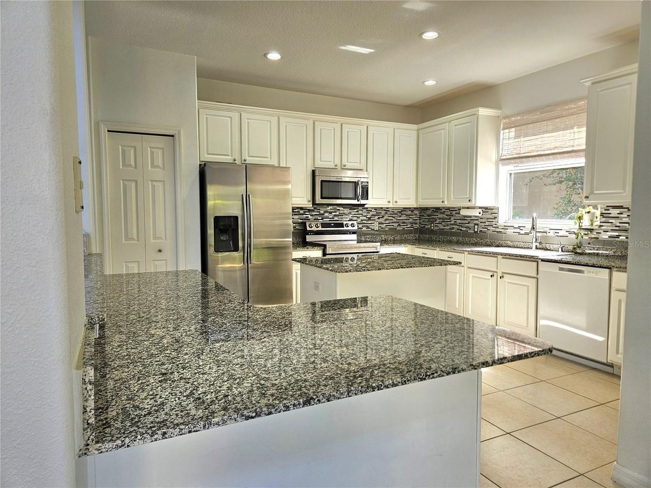 2307 Messenger Cir - Photo 2 of 33