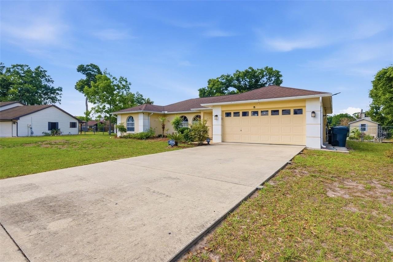 1011 Winifred Way - Photo 2 of 50
