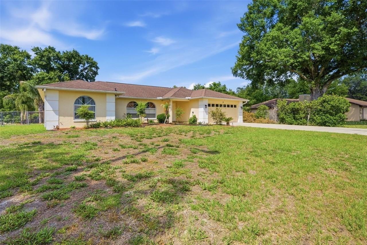 1011 Winifred Way - Photo 3 of 50