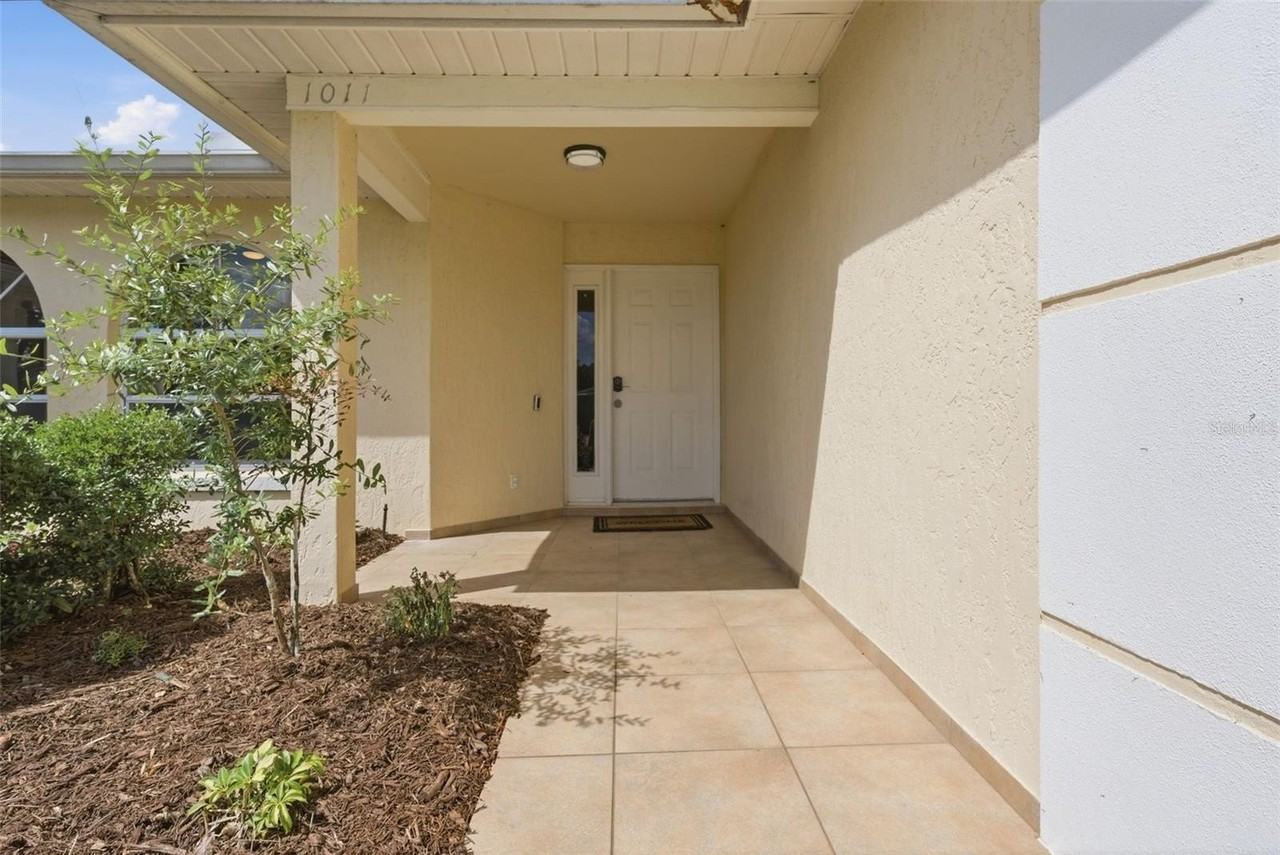 1011 Winifred Way - Photo 4 of 50