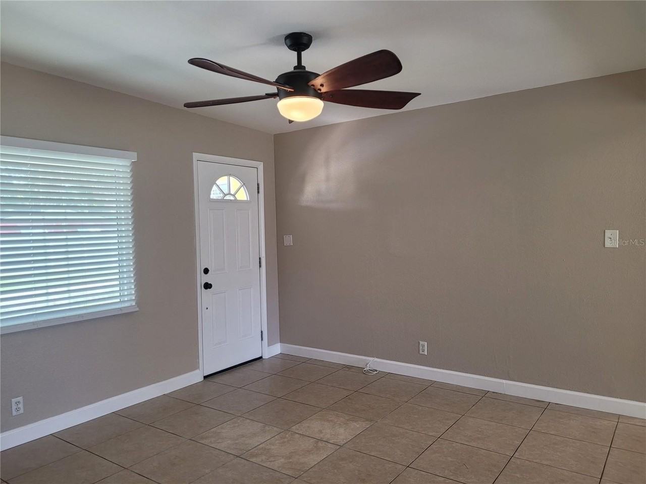 10385 111th Pl - Photo 4 of 24