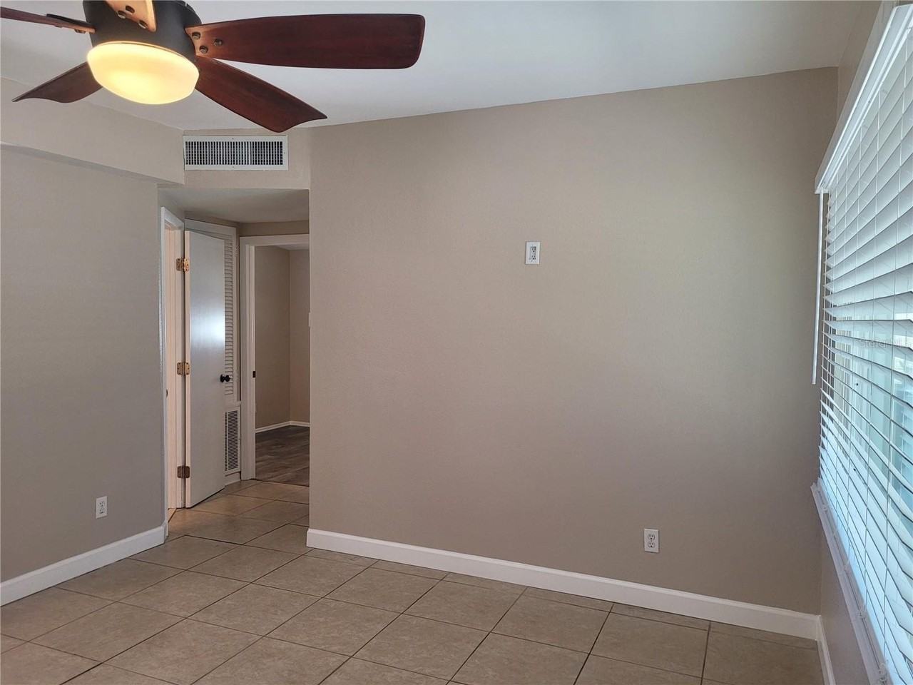 10385 111th Pl - Photo 5 of 24