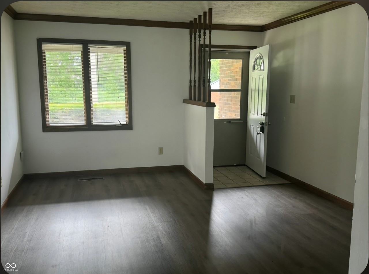 637 Joy Dr - Photo 2 of 11