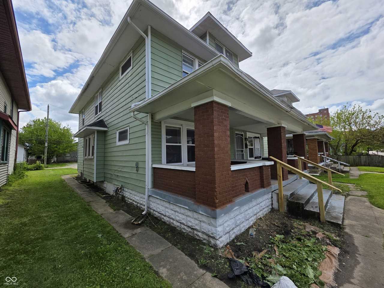 557 N Dearborn St - Photo 2 of 22