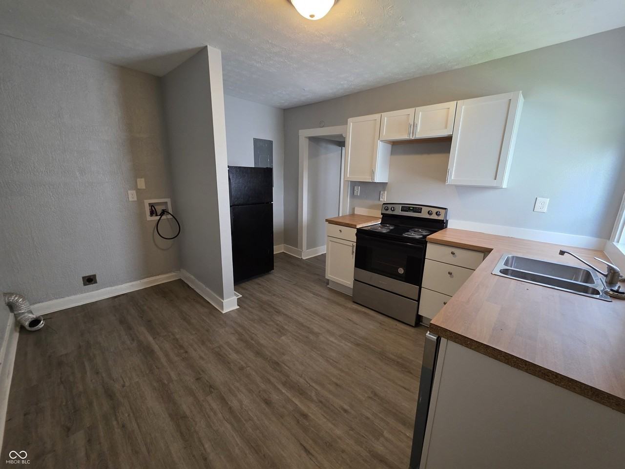 557 N Dearborn St - Photo 7 of 22
