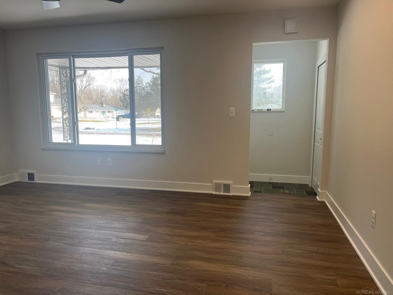 53431 Ruann Dr - Photo 3 of 21
