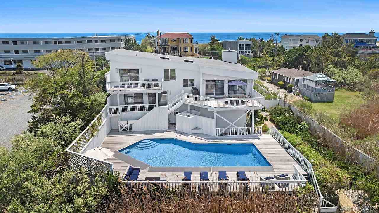 588 Dune Rd - Photo 3 of 23