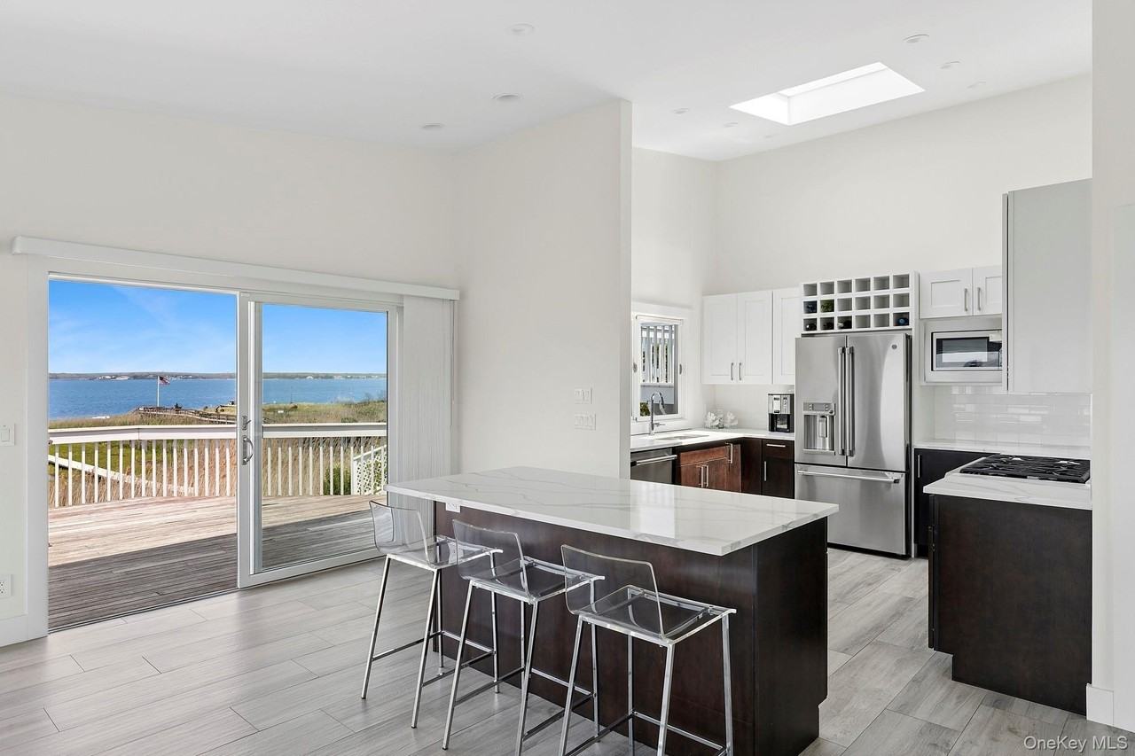 588 Dune Rd - Photo 6 of 23