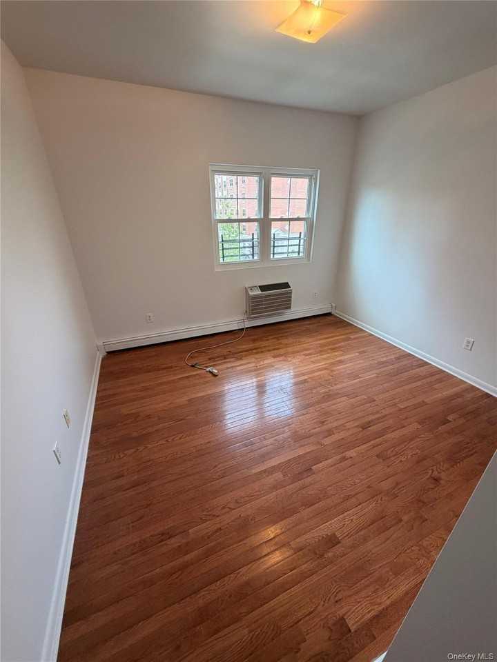 12606 172nd St - Photo 5 of 8