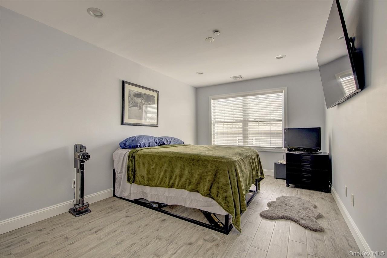 48 Wyoming Ave - Photo 7 of 13