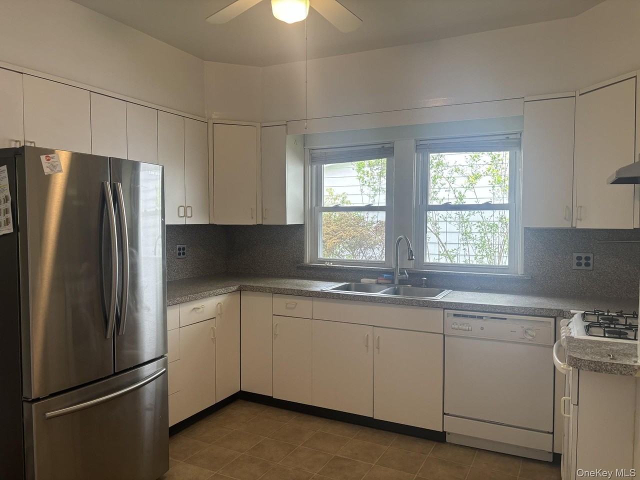 48 Ferris Pl - Photo 5 of 14
