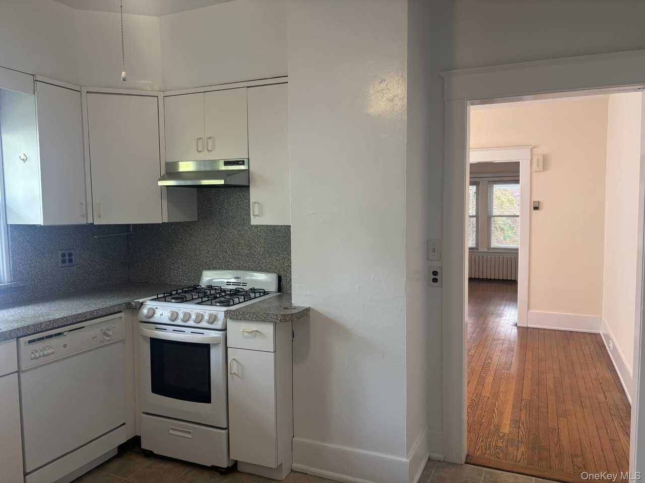 48 Ferris Pl - Photo 6 of 14