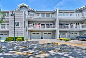 featured image of 44 Fox Hill Dr