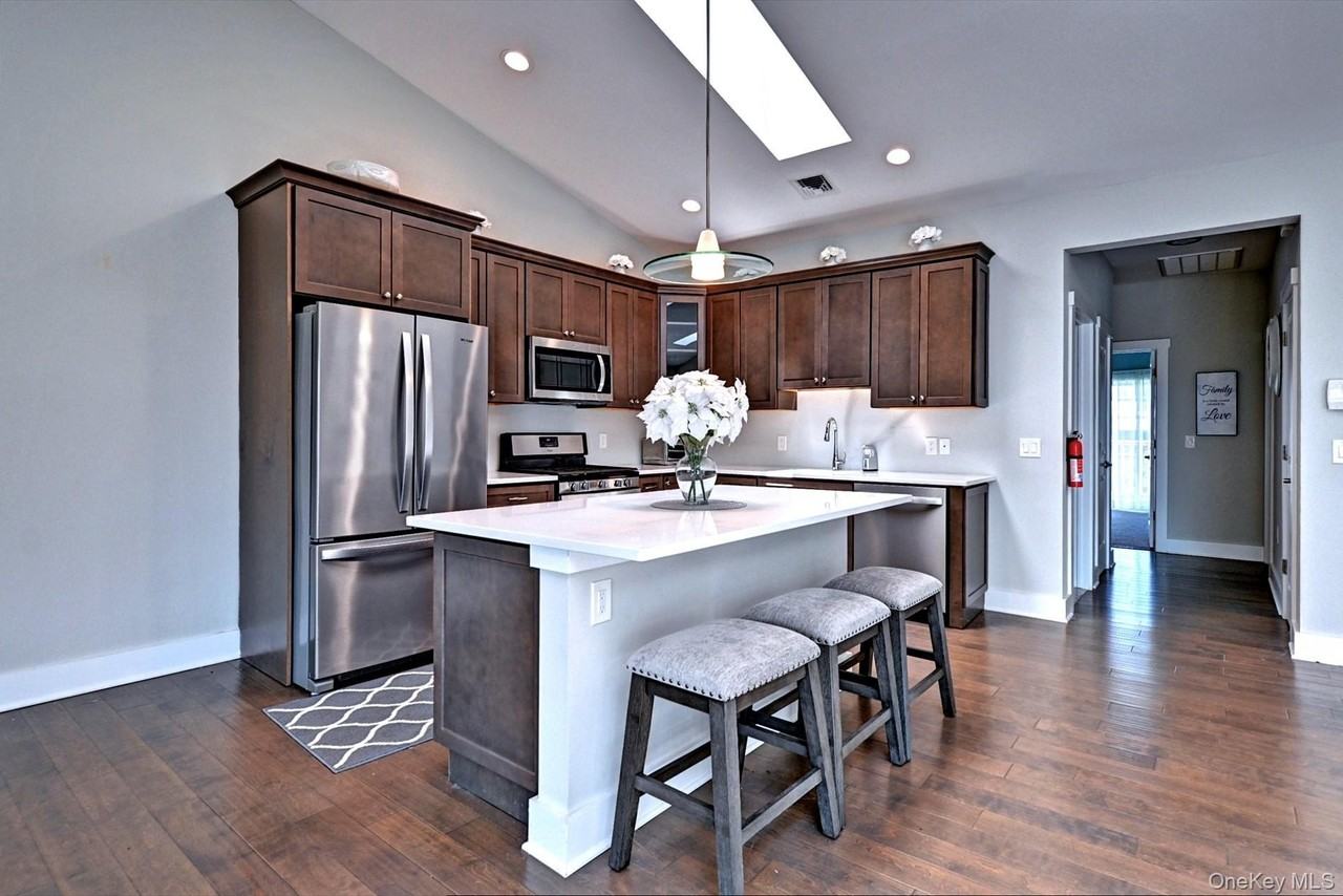 44 Fox Hill Dr - Photo 6 of 47