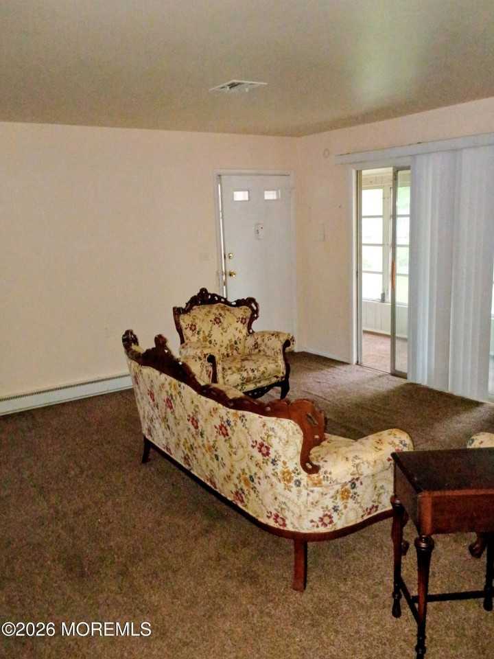 47L Cambridge Ct - Photo 2 of 6
