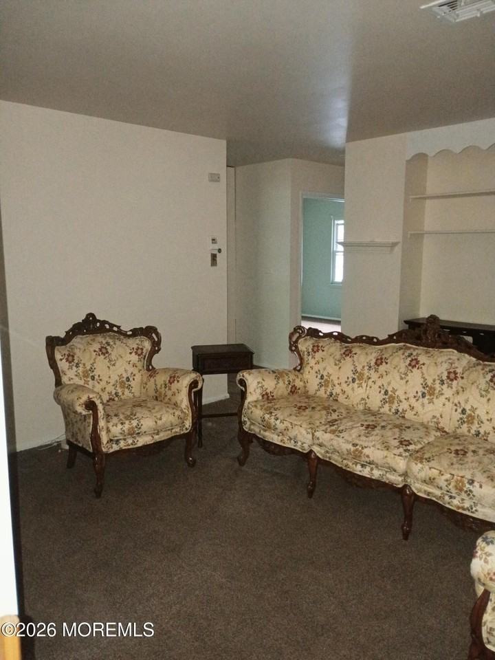 47L Cambridge Ct - Photo 3 of 6