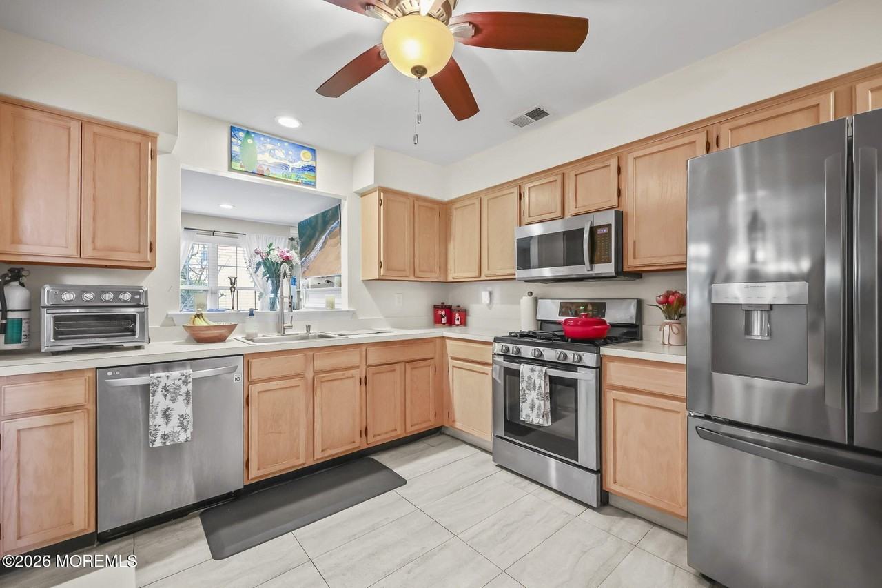 761 Banyan Ct - Photo 4 of 18