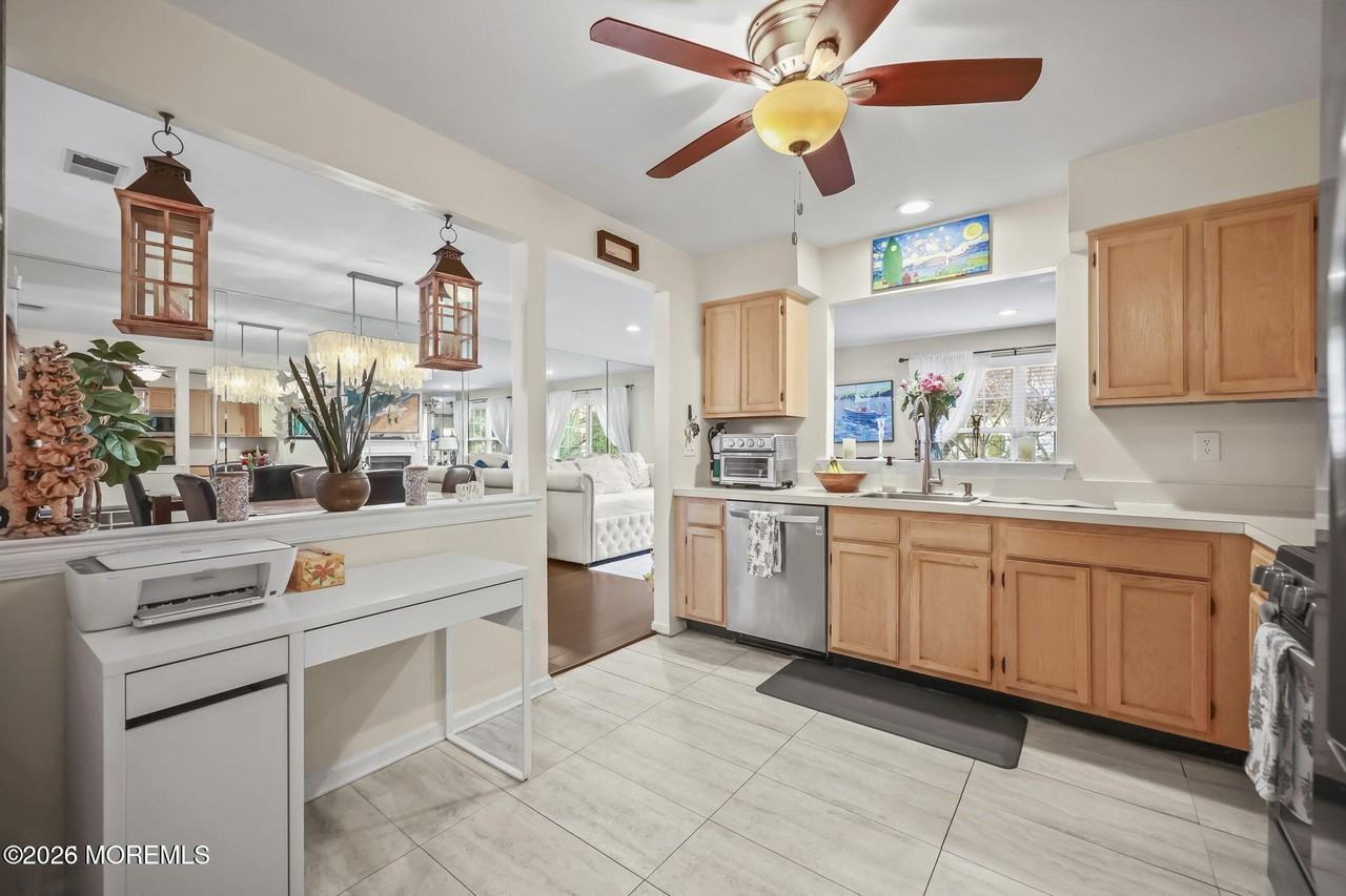 761 Banyan Ct - Photo 3 of 18
