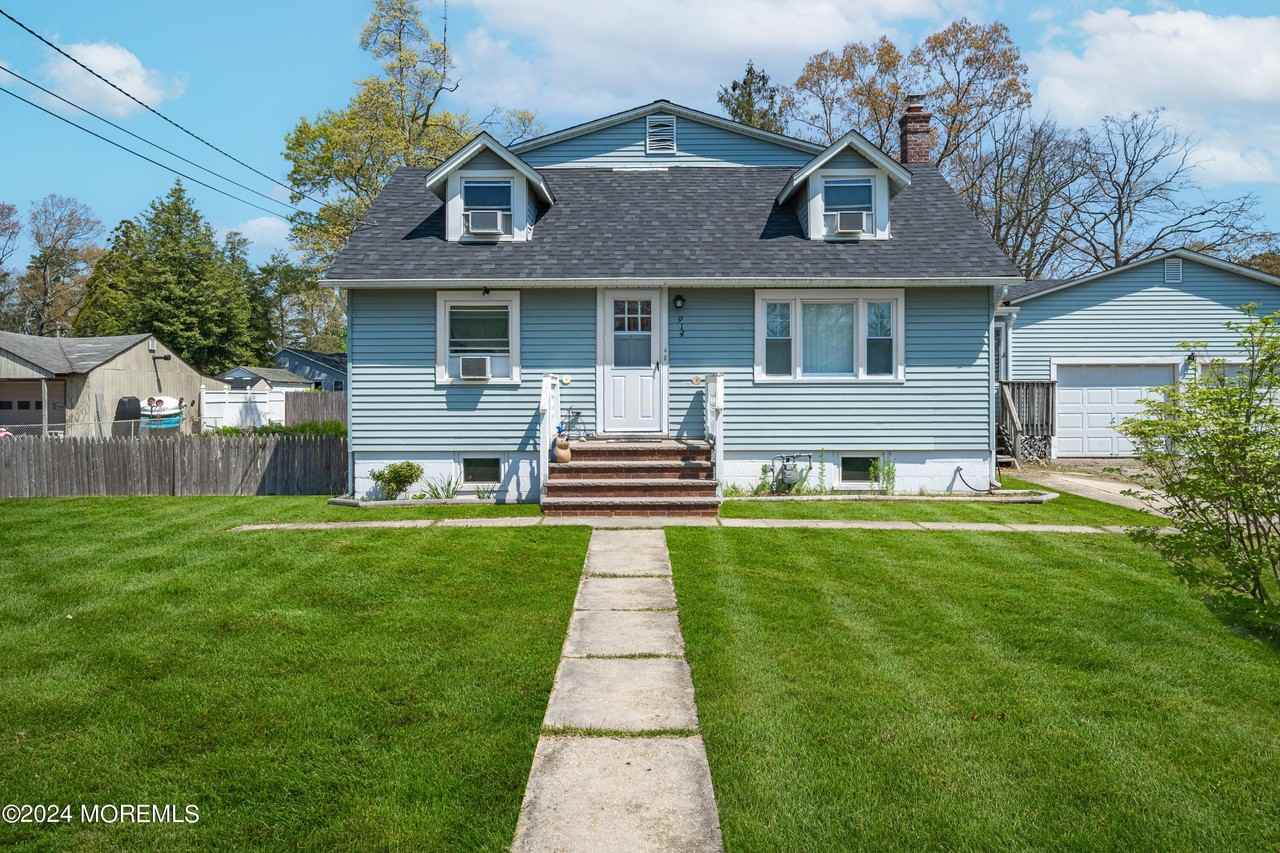 914 Radnor Ave - Photo 3 of 24