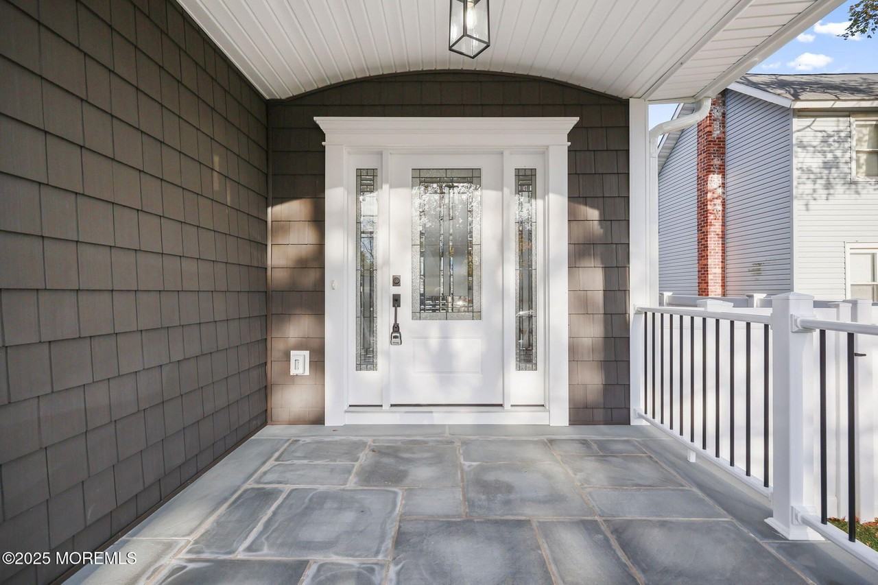 211 Rockwell Ave - Photo 2 of 32