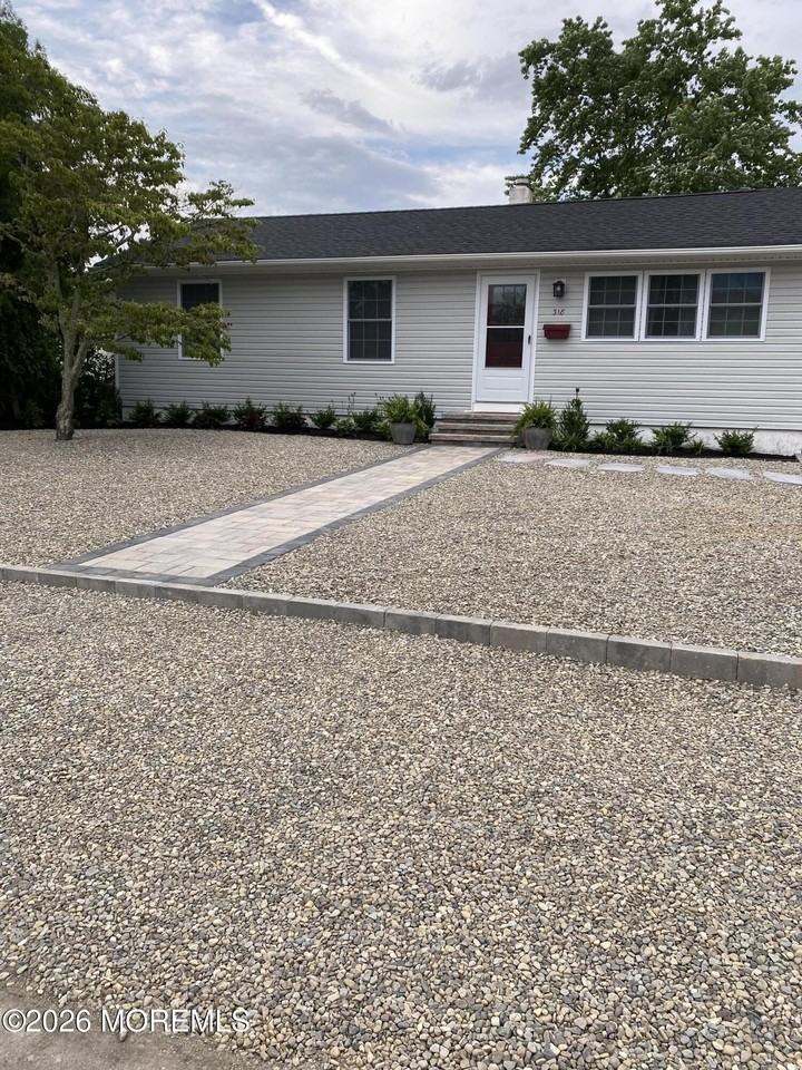 318 Bellanca Rd - Photo 2 of 16