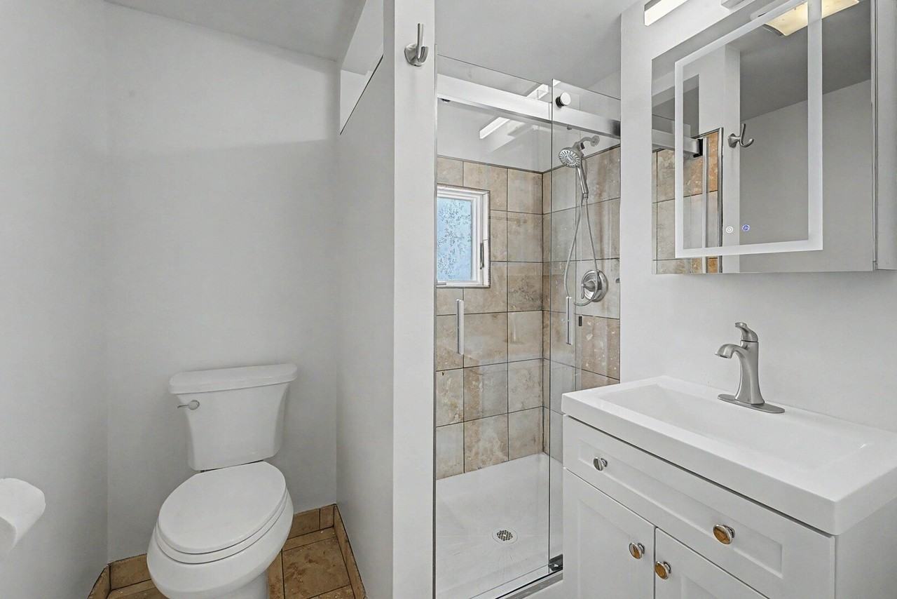 630 S Charlotte St - Photo 4 of 24