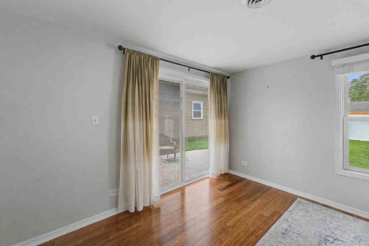 630 S Charlotte St - Photo 5 of 24