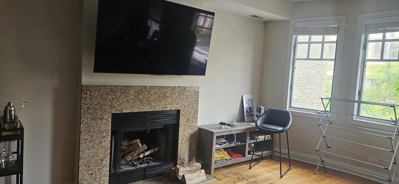 1852 N Halsted St #2 - Photo 3 of 11