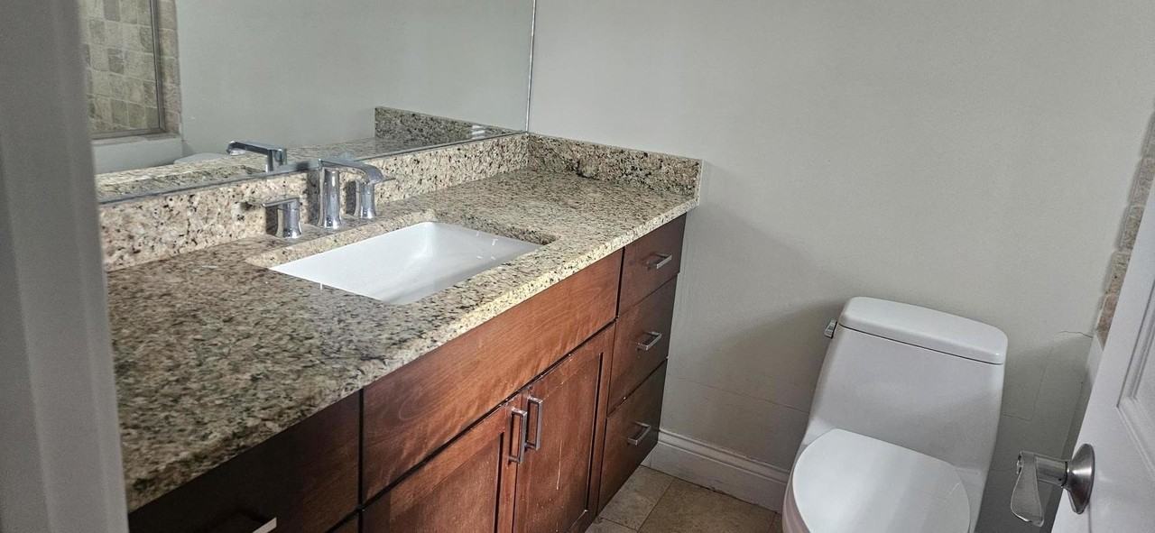 1852 N Halsted St #2 - Photo 7 of 11