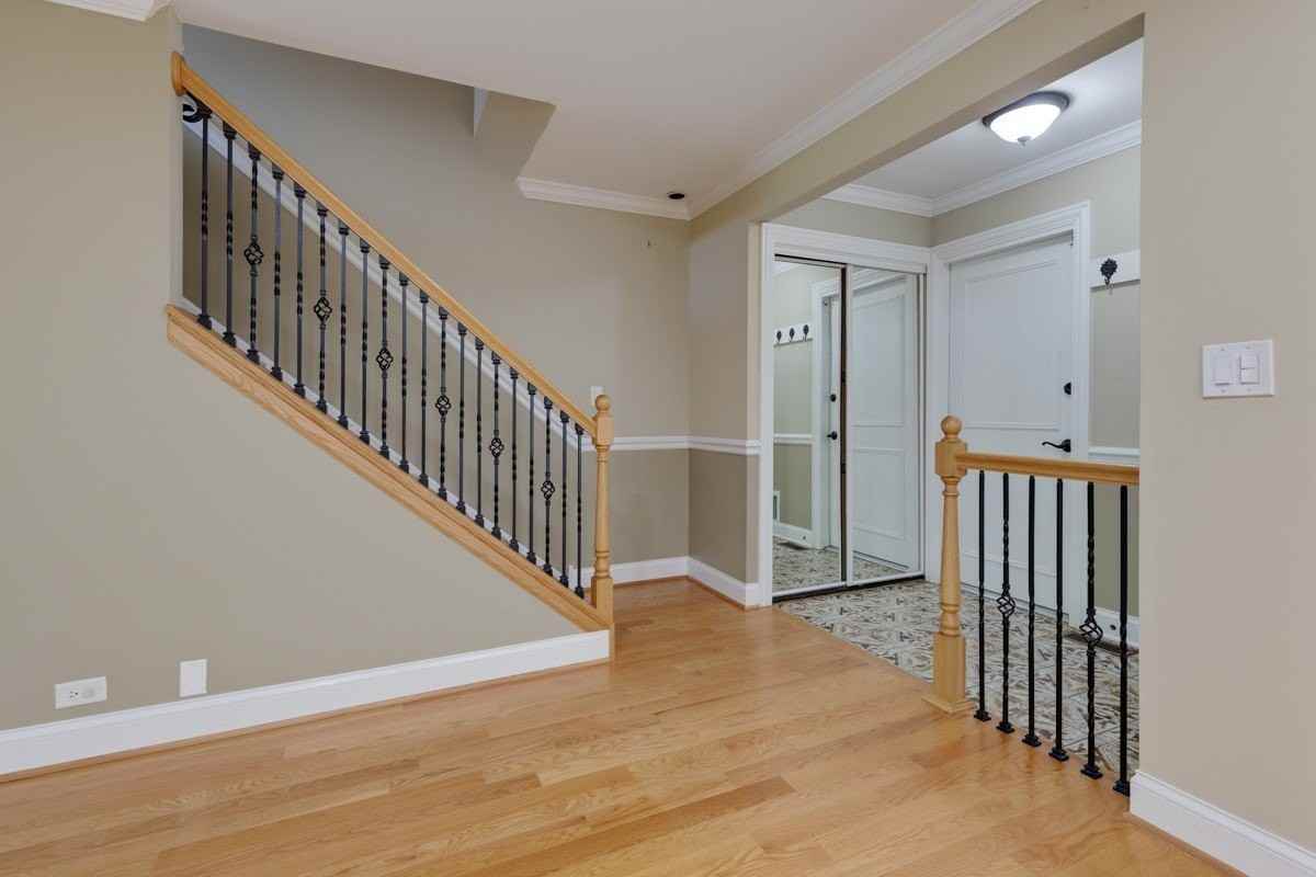 740 Lakeview Pt - Photo 4 of 25