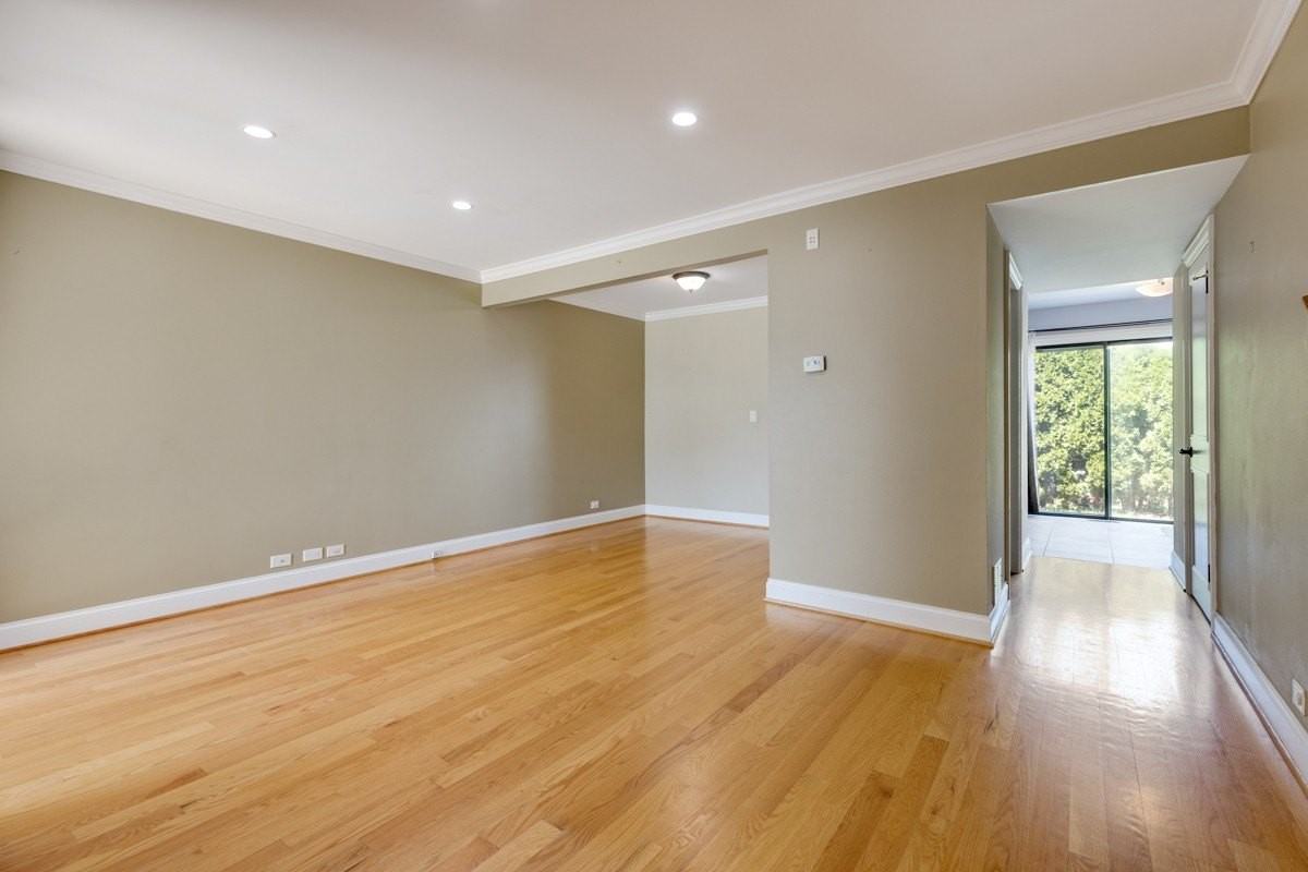 740 Lakeview Pt - Photo 5 of 25