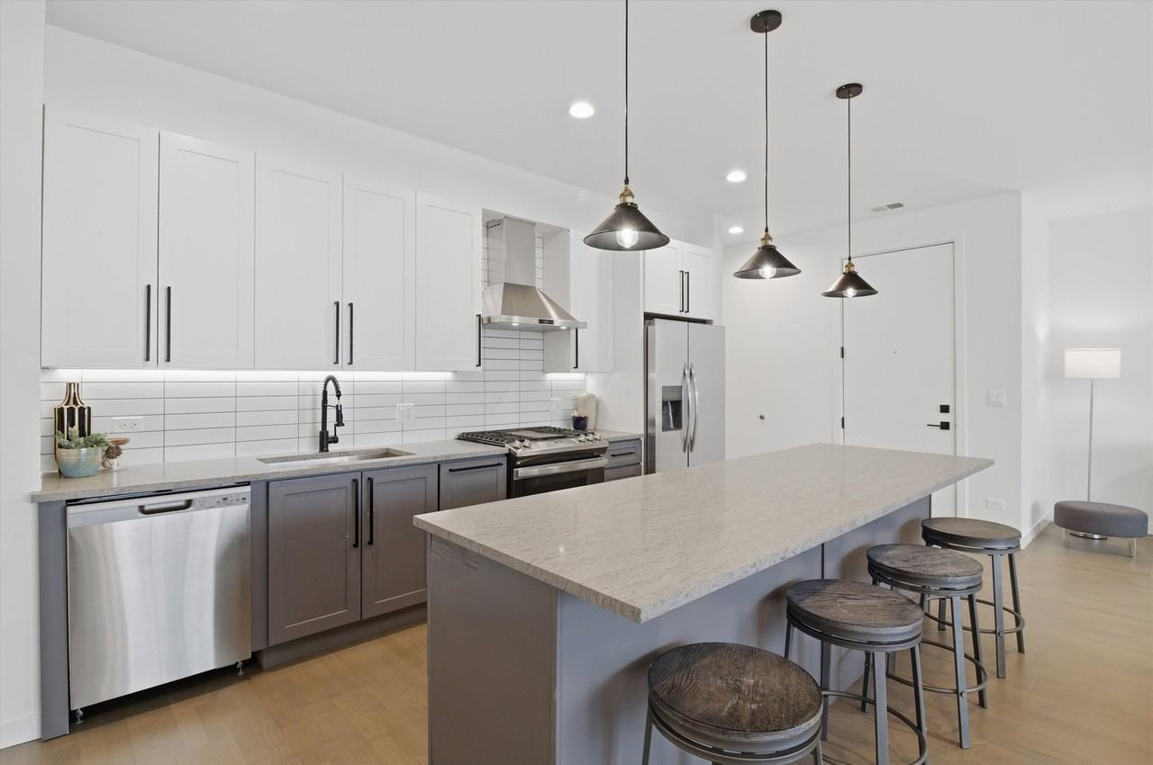 5824 N Lincoln Ave #1S - Photo 3 of 19